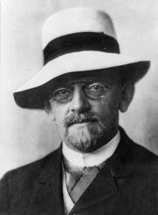 Porträtfoto von David Hilbert mit Hut