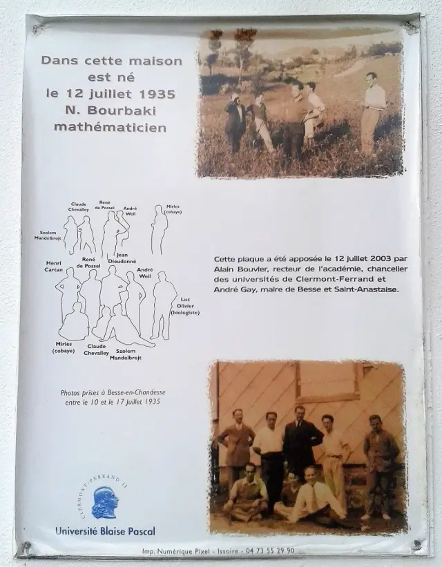 Gedenktafel in Besse an der Hauswand zur Gründung der Mathematikergruppe Nicolas Bourbaki im Jahr 1935